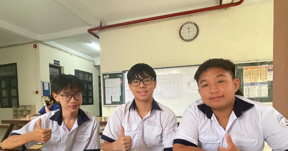 Tuyển sinh lớp 10 TPHCM: Thí sinh thoải mái trước giờ thi Toán