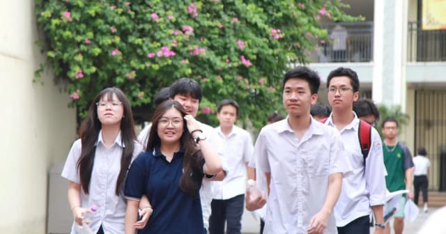 Gợi ý đáp án bài Tiếng Anh thi vào lớp 10 Hà Nội năm 2025