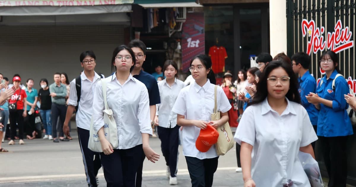 Thí sinh Hà Nội chinh phục môn thi cuối cùng của kỳ thi vào lớp 10