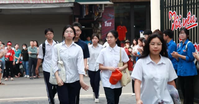 Thí sinh Hà Nội chinh phục môn thi cuối cùng của kỳ thi vào lớp 10