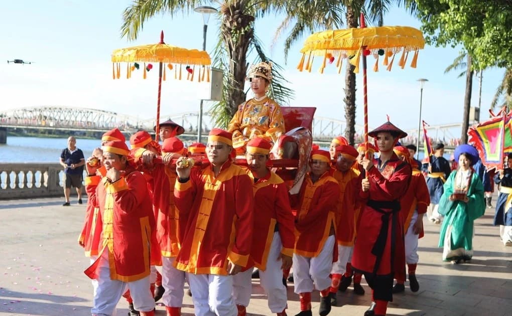 Cẩn trọng khi tái hiện lịch sử