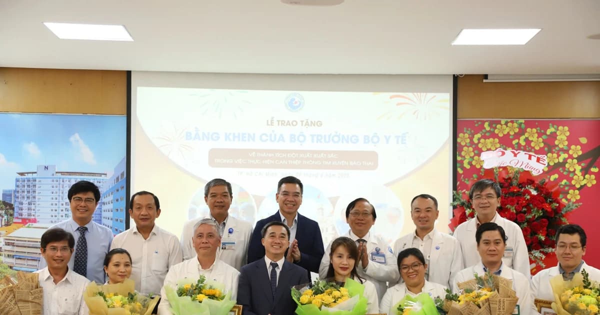Bộ Y tế khen thưởng ekip thông tim bào thai cho sản phụ người Singapore