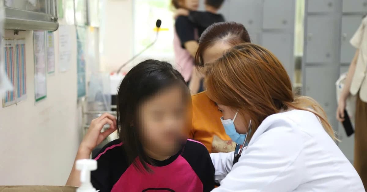 Nhiều trẻ mắc sốt xuất huyết ở TP.HCM nguy kịch vì nhập viện muộn