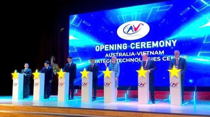 Ra mắt trung tâm ứng dụng và phát triển các công nghệ chiến lược