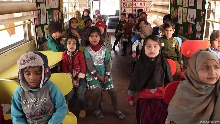 Pakistan: Ngôi trường trên xe bus