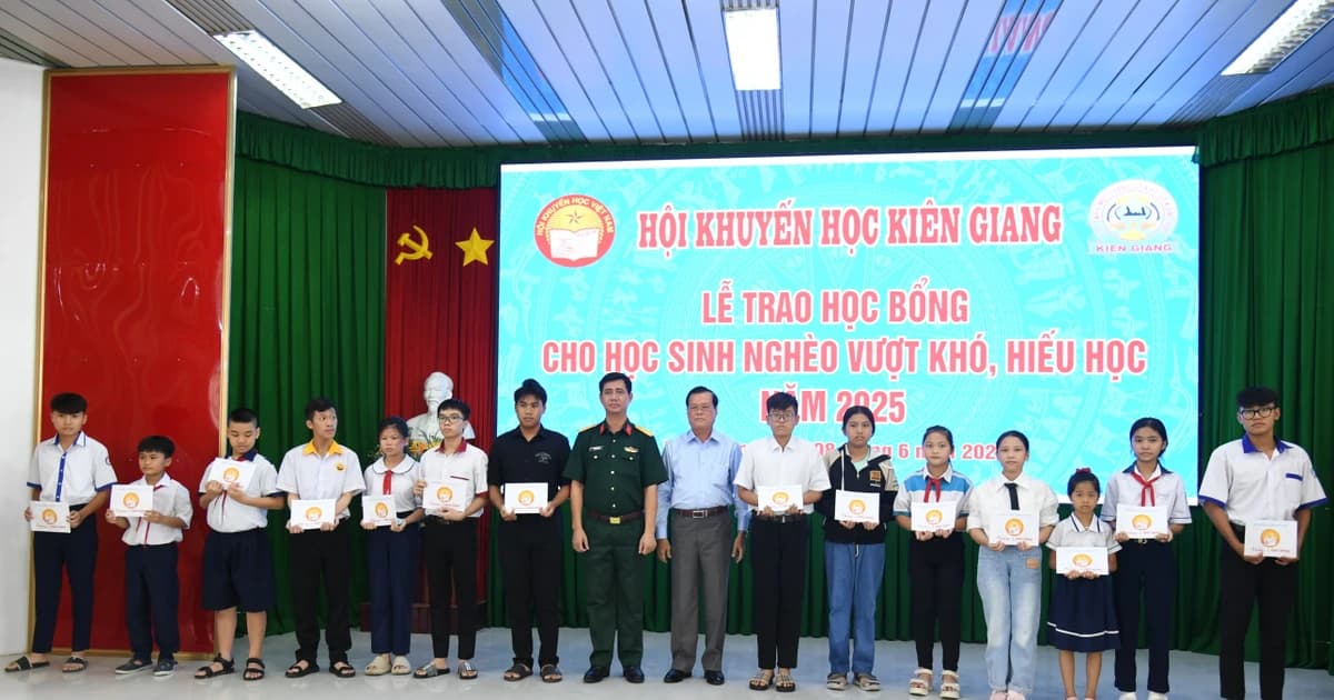 Trao 230 suất học bổng cho học sinh nghèo, hiếu học ở Kiên Giang