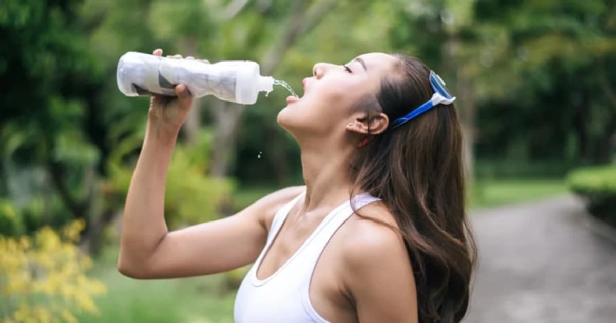 Uống quá nhiều nước gây hại đến sức khỏe, cảnh báo từ bác sĩ