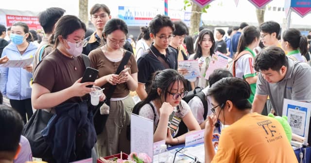 Thông tin tuyển sinh, đào tạo: Đừng để thí sinh 'mò kim đáy bể'