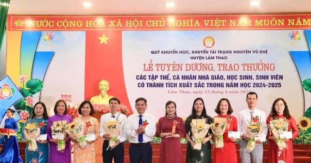 Từ năng lực số của giáo viên đến những bài học khơi nguồn sáng tạo