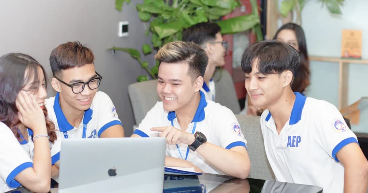 Ngoại ngữ mở rộng cánh cửa cơ hội phát triển cho sinh viên