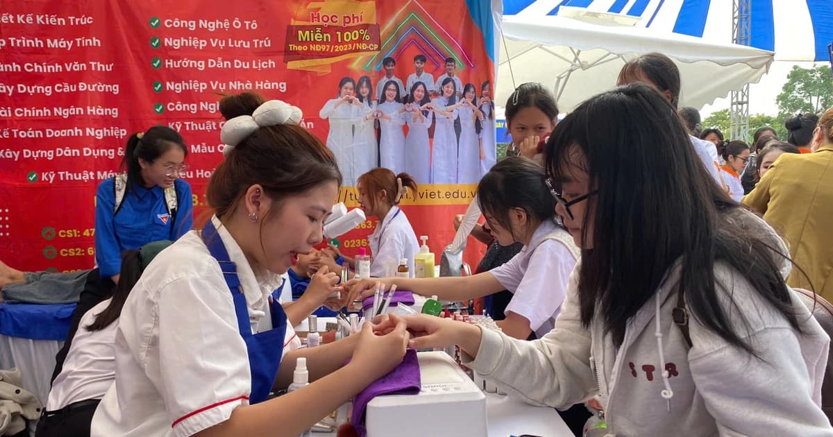 Học sinh trượt lớp 10 công lập: Nhiều hướng đi phía trước