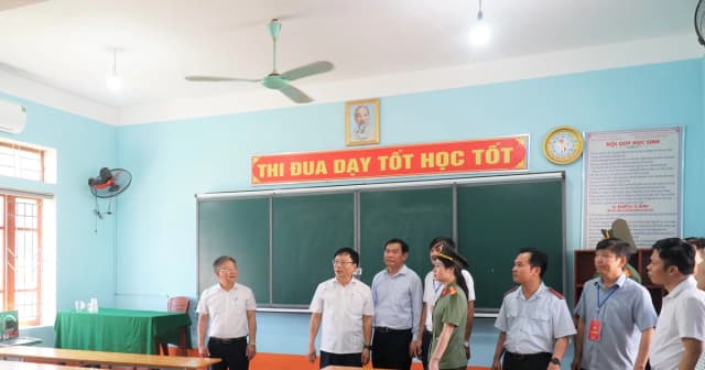 Phó Chủ tịch tỉnh Nghệ An kiểm tra công tác tổ chức thi tốt nghiệp THPT năm 2025