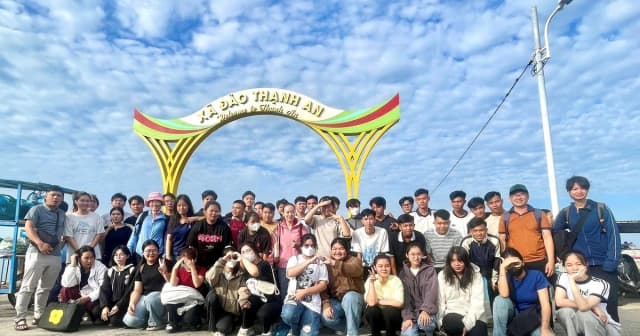 Thí sinh xã đảo duy nhất TPHCM vượt biển dự thi tốt nghiệp THPT