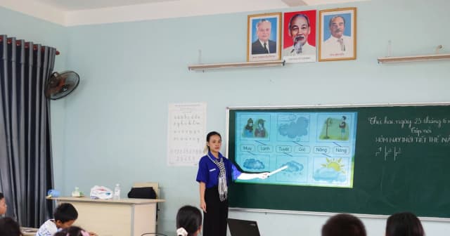 Tuổi trẻ Sư phạm TPHCM mang tiếng Việt đến nước bạn Lào