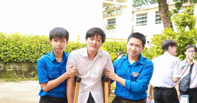Lan tỏa yêu thương ngày thi đầu tiên ở Bình Phước