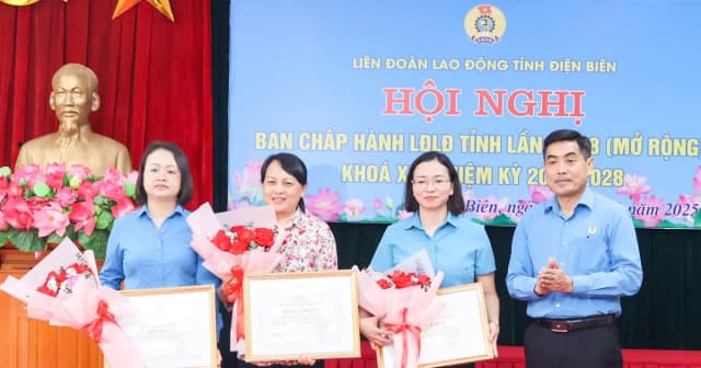 Hơn 100 tập thể, cá nhân được Liên đoàn Lao động tỉnh Điện Biên khen thưởng
