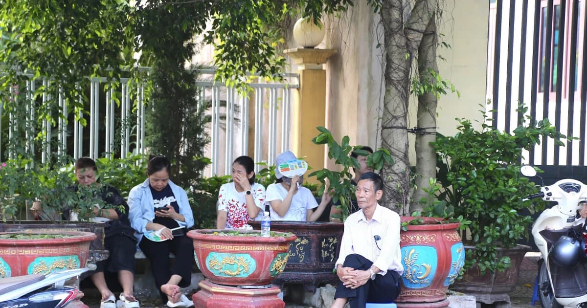 Cha mẹ mong muốn được đồng hành trong mỗi buổi thi của con