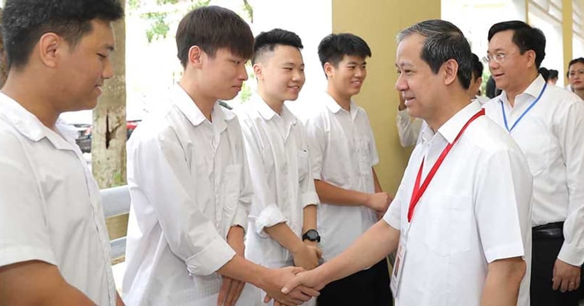Bộ trưởng Bộ Giáo dục và Đào tạo làm việc tại Vĩnh Phúc: 'Không để học sinh nào bị bỏ lại phía sau'