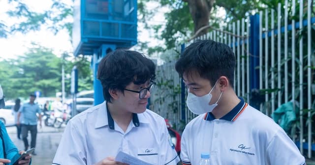 Thí sinh thích thú với đề thi môn Ngữ văn: 'Gợi mở, nhiều chiều liên tưởng, không còn học thuộc lòng'