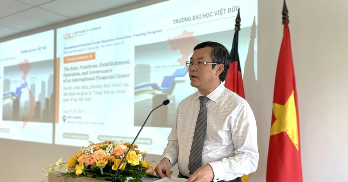 Khai giảng khóa đào tạo nhân lực đầu tiên cho Trung tâm Tài chính Quốc tế