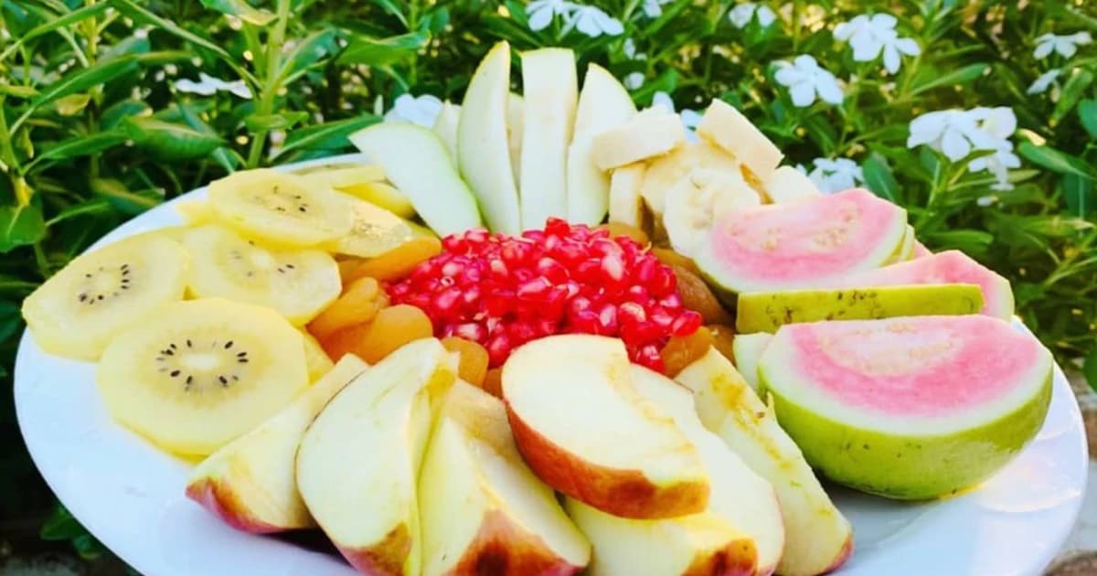 Có nên uống nước sau khi ăn trái cây?