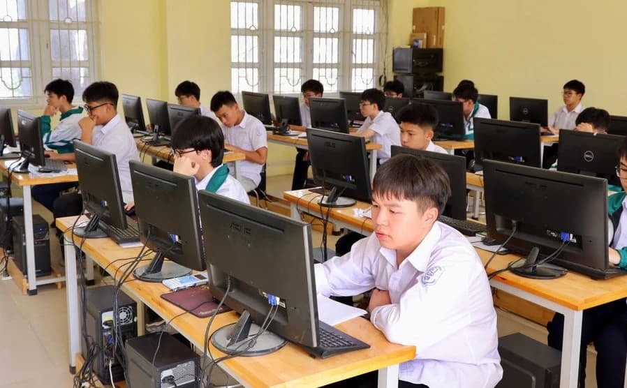 Tổ chức thi tốt nghiệp THPT trên máy tính: Kiến tạo mô thức mới trong thi cử