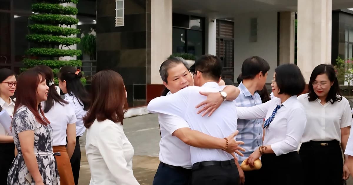 23 cán bộ ngành giáo dục Lào Cai về trung tâm hành chính mới làm việc