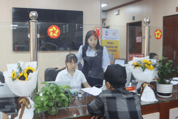 “Chia lửa” thủ tục hành chính cùng người dân