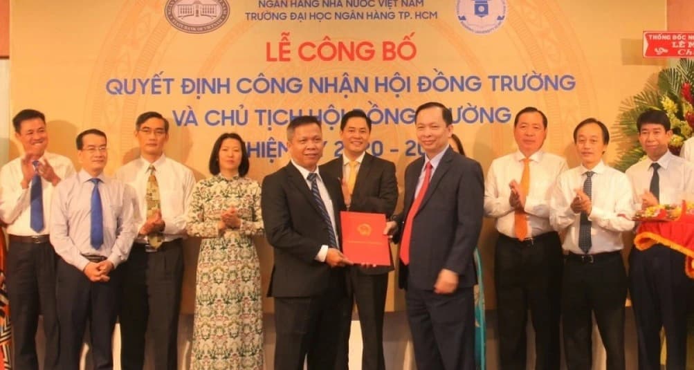 Hoàn thiện quy trình phối hợp đổi mới quản trị nhà trường