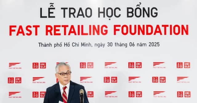 'Công ty mẹ' của UNIQLO trao học bổng toàn phần cho 12 em học sinh THPT