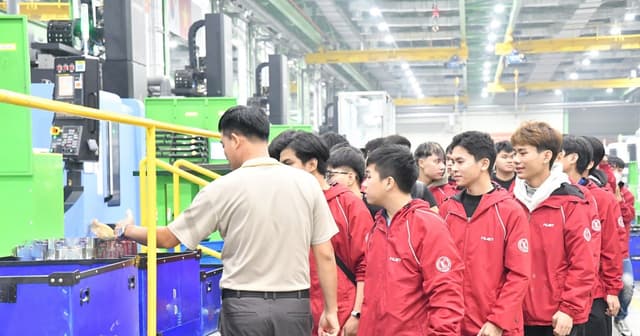 Tạo lập thói quen chấp hành an toàn giao thông cho học sinh