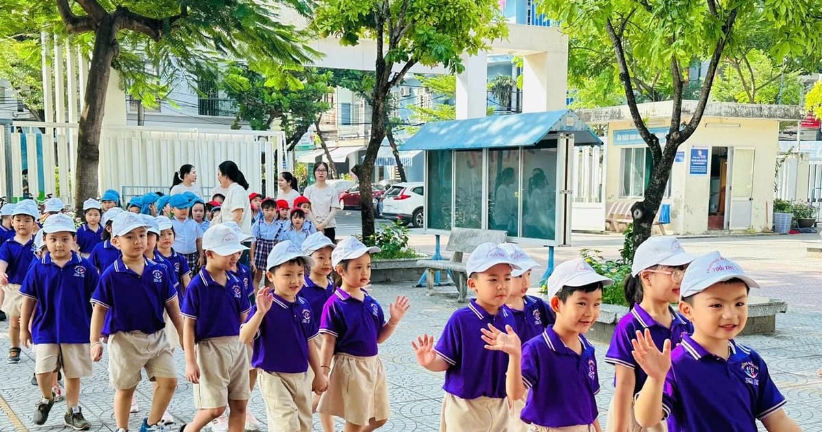 Nhà xuất bản Giáo dục Việt Nam hỗ trợ khẩn cấp 172.000 bản sách giáo khoa cho học sinh vùng lũ lụt tỉnh Khánh Hòa