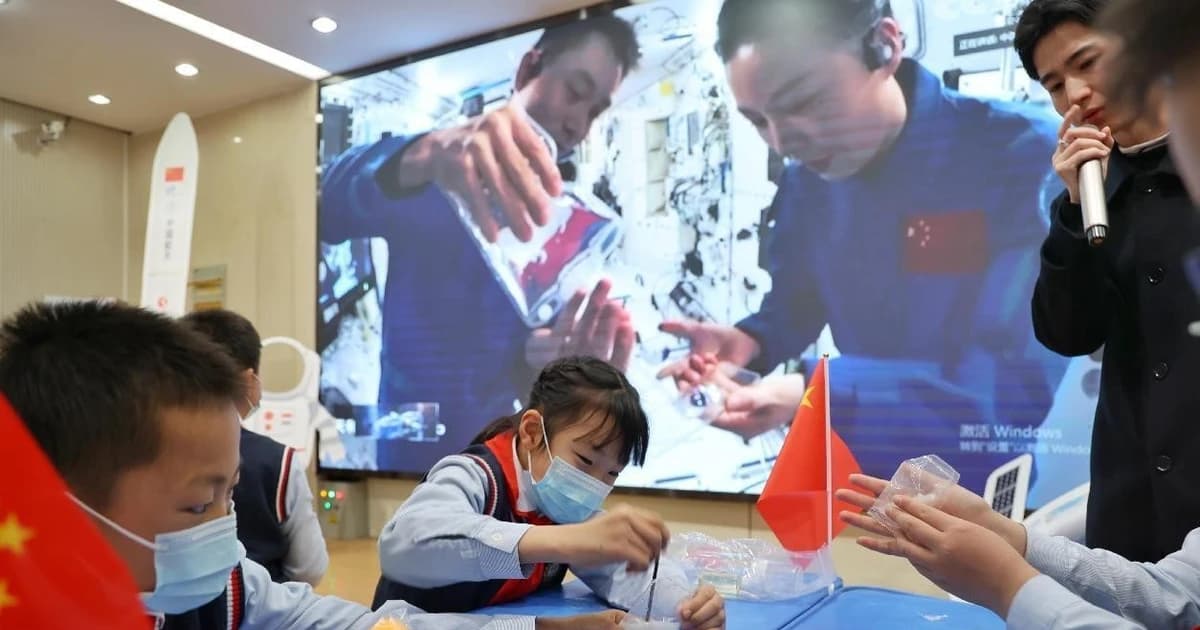 Bắc Kinh giáo dục AI từ tiểu học