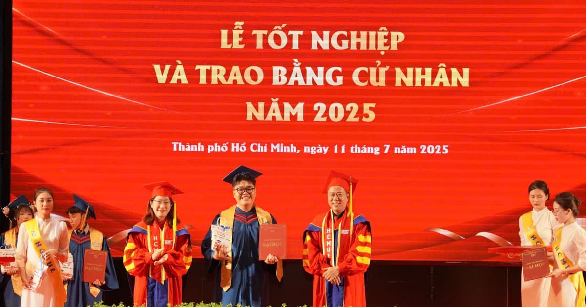 Thầy Hiệu trưởng nhắn gửi hai giá trị cốt lõi cho hành trình của tân cử nhân