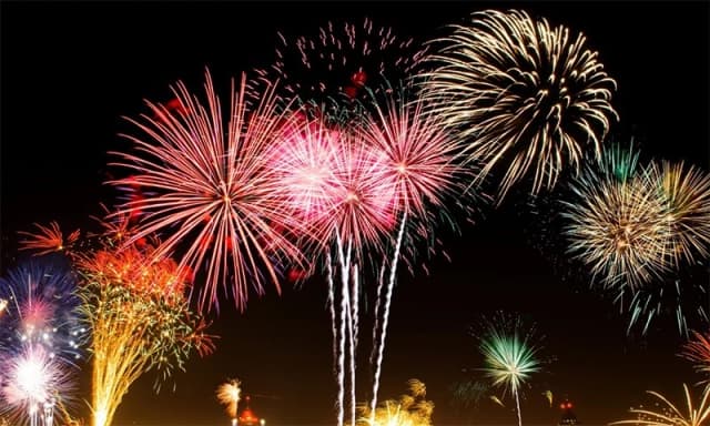 Bắn pháo hoa tầm cao - điểm nhấn tại Lễ hội hoa đào xứ Lạng 2026