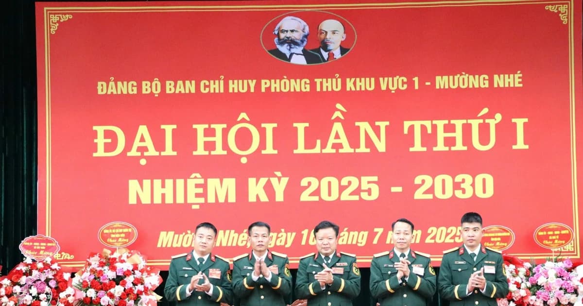 Những người lính nơi biên cương Mường Nhé 'nâng bước em đến trường'