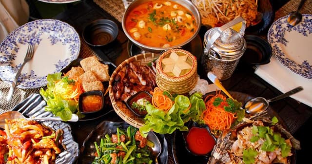 Nên ăn gì đầu tiên: Cơm, rau hay thịt?