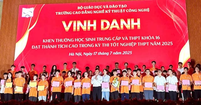 81 học viên trường nghề đạt điểm cao tại kỳ tốt nghiệp THPT được vinh danh