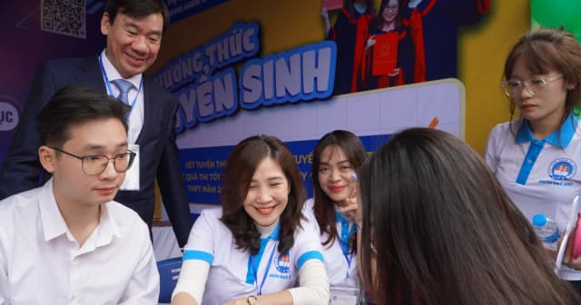Tuyển sinh Đại học năm 2025: Cân não chọn ngành học, đăng ký xét tuyển