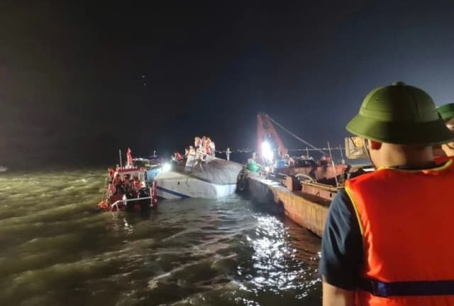 Bộ GD&ĐT thăm hỏi các nạn nhân vụ lật tàu tại Quảng Ninh