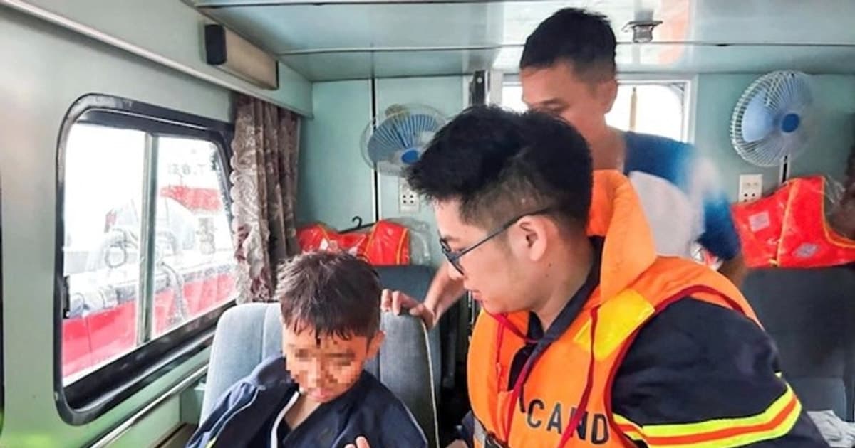 Bé trai 10 tuổi sống sót trong vụ lật tàu ở Quảng Ninh: Sức khỏe tạm ổn, được miễn toàn bộ viện phí