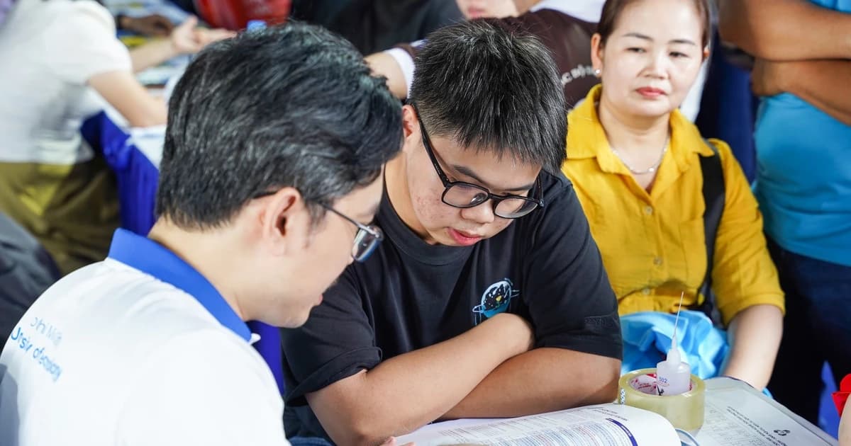 Nỗ lực chia sẻ gánh nặng với người học