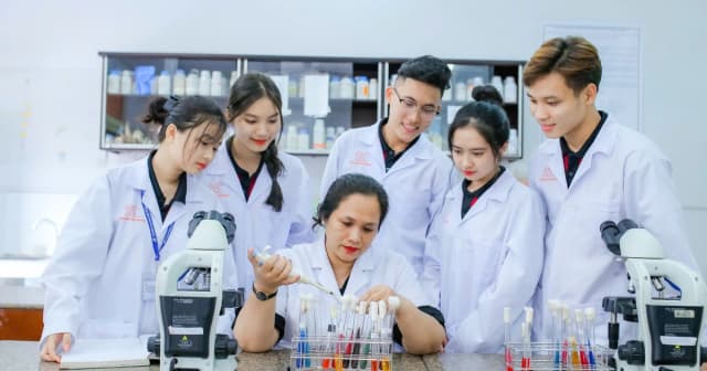 Ngành công nghệ sinh học có 'kén' việc làm?