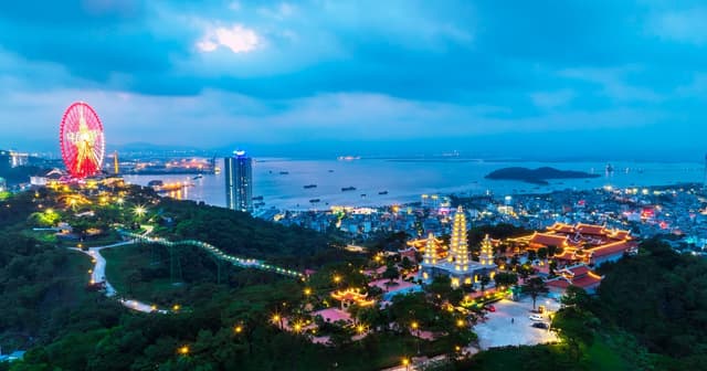 Bãi Cháy về đêm đang “hot” cỡ nào?