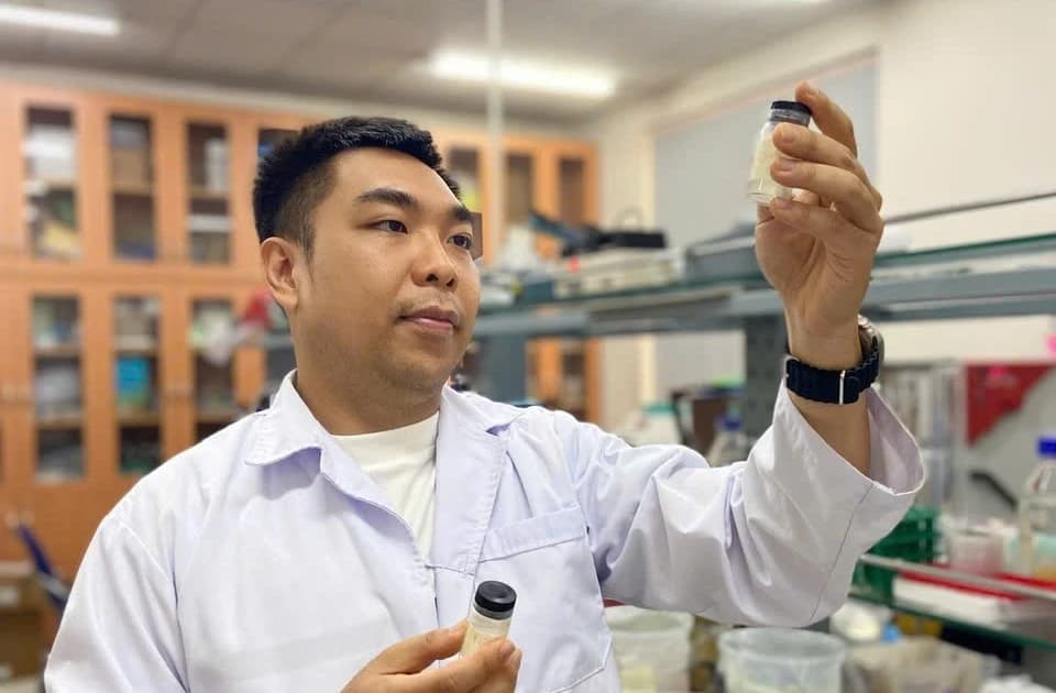 Thạc sĩ tạo khung xương nhân tạo từ…vỏ tôm, rong biển