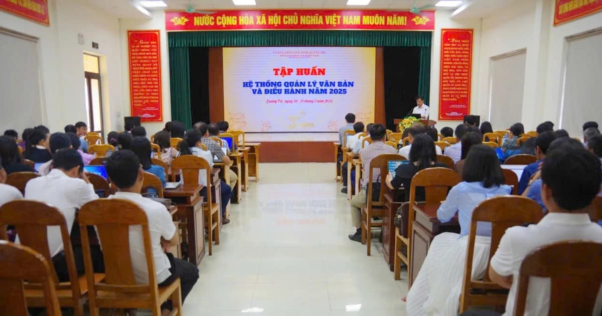 Tập huấn sử dụng phần mềm quản lý văn bản cho hơn 250 cán bộ, nhân viên giáo dục