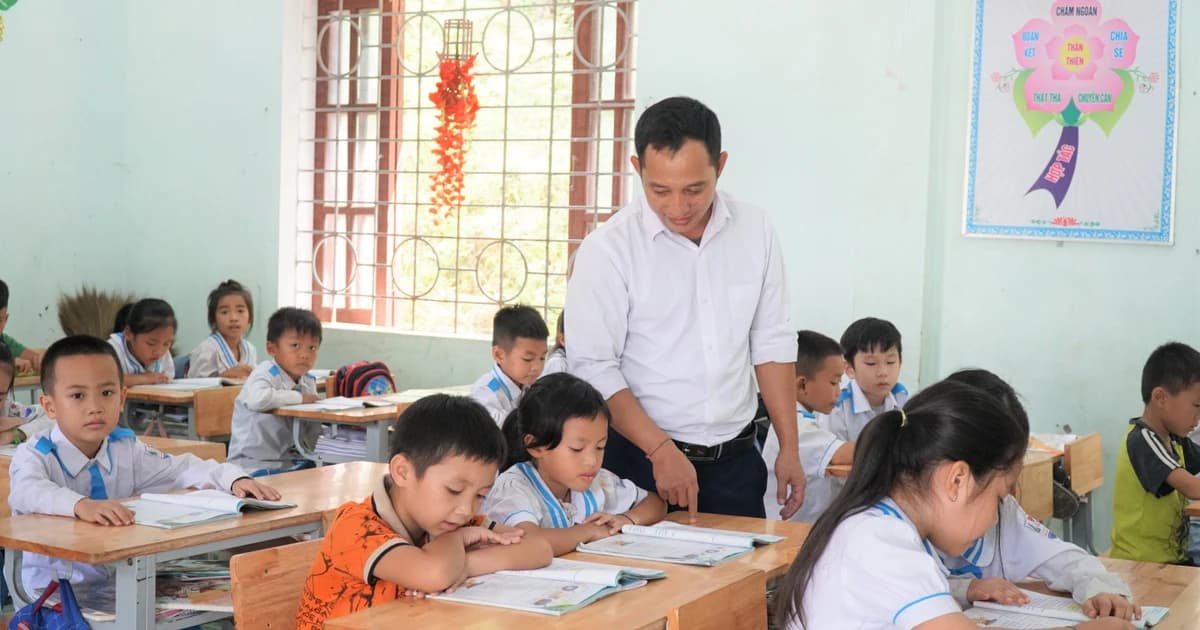 Cán bộ giáo dục cấp xã 'vừa làm, vừa học'