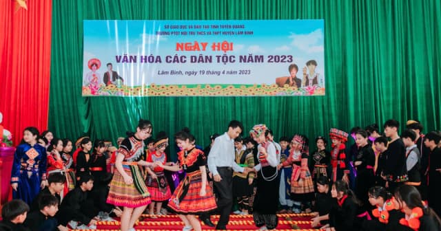 Thầy trò nội trú chung tay vun đắp cội nguồn văn hóa