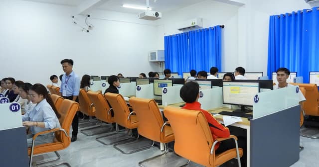 Hơn 100 lưu học sinh Trường ĐH Cửu Long thi đánh giá năng lực tiếng Việt