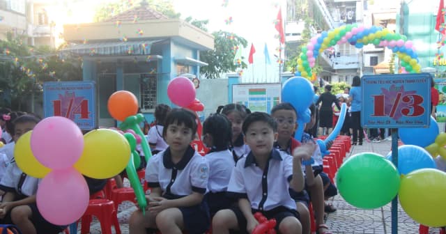 Học sinh lớp 1 TPHCM tựu trường vào ngày 20/8